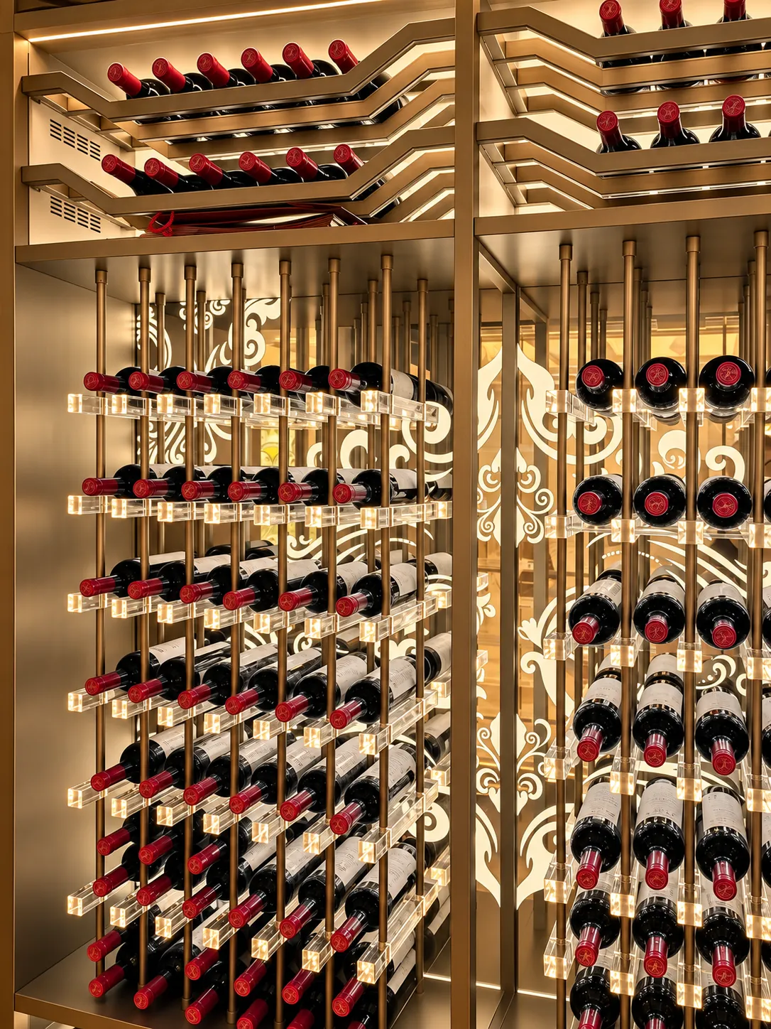 Detail | Bottles as a repeating pattern