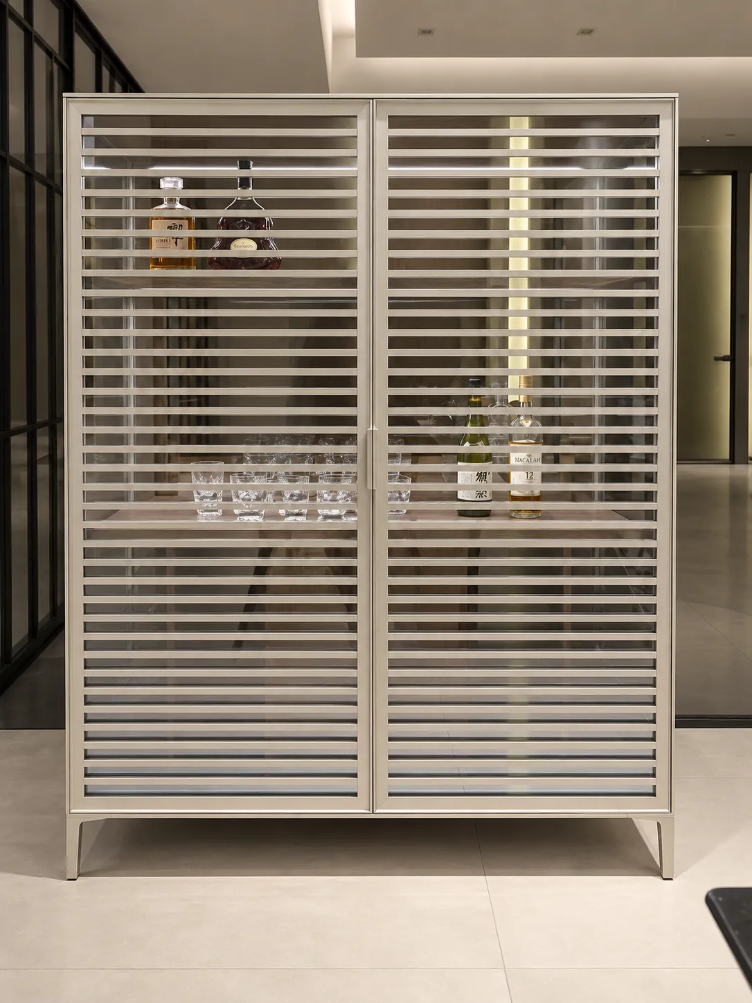 Slatted front | Rhythm across the cabinet