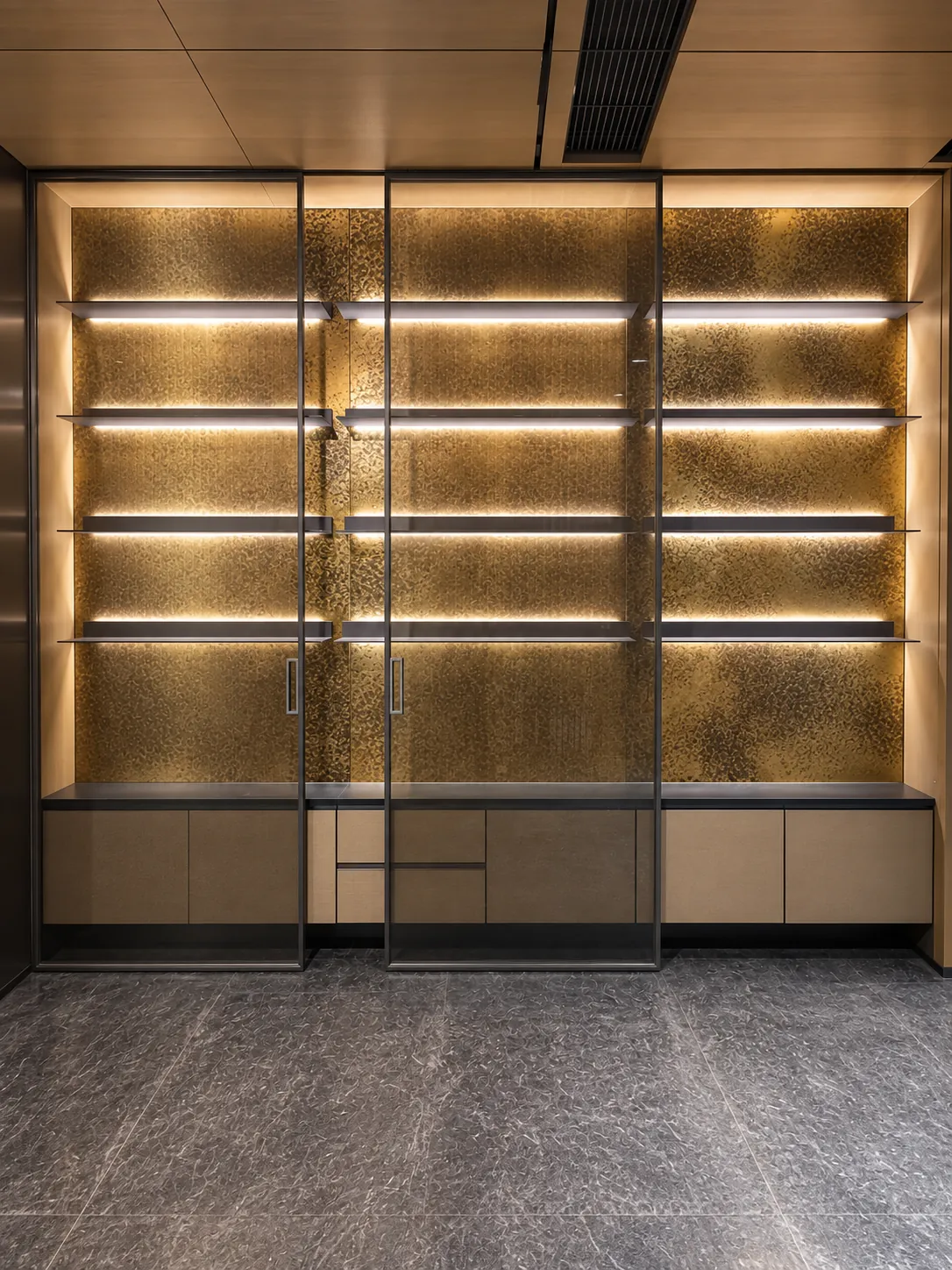 Tea room cabinets