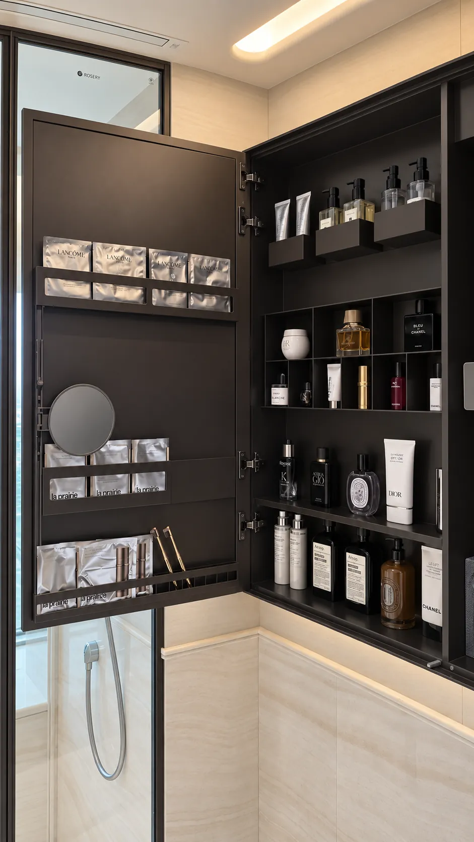 Mirror cabinet | Storage behind the surface