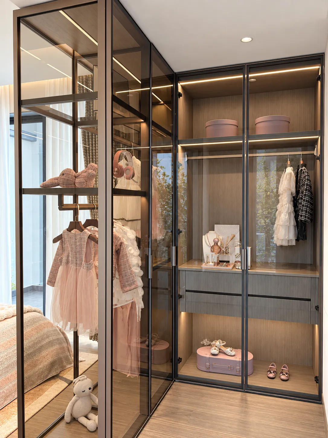 Dressing space | Transparency and structure